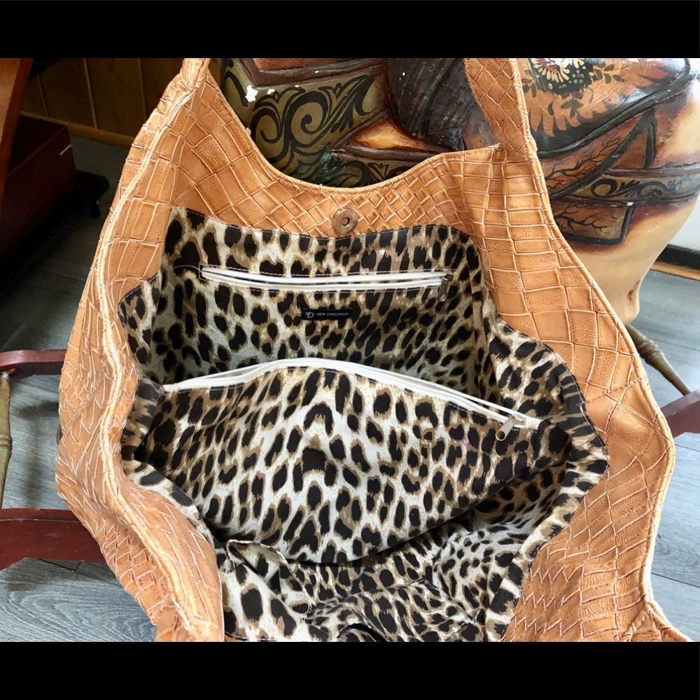 Nice roomy bag by New Directions - Picture 3 of 5